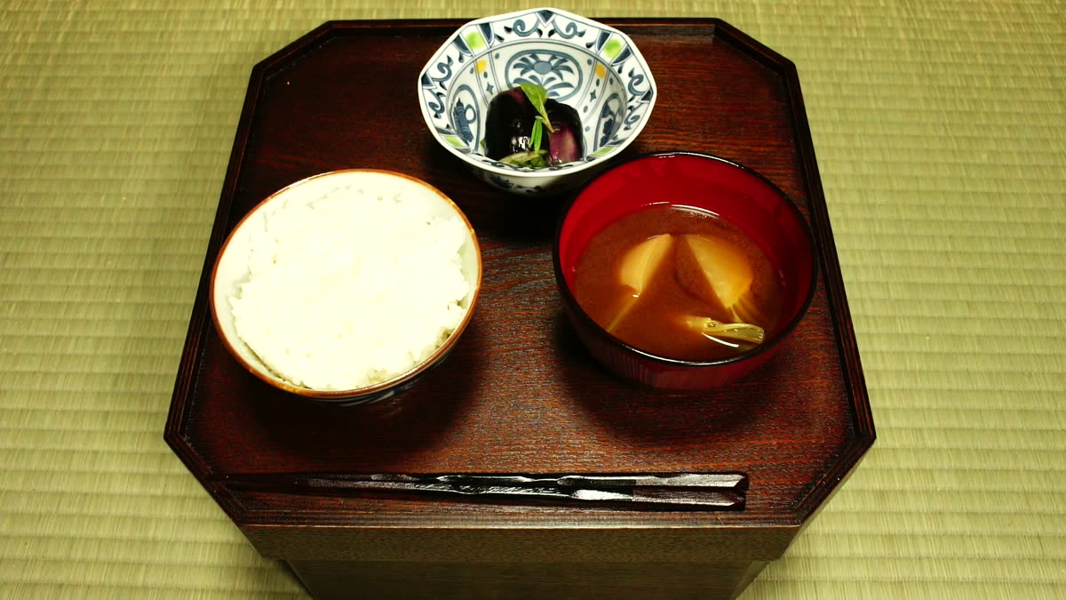 七日目の朝食。ごはん、かぶの味噌汁、茄子の蓼漬