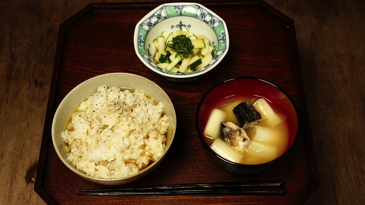 五日目の膳。胡椒飯、呉州汁、うりの三杯酢が並んでいる